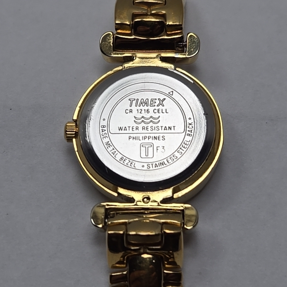 Womens Timex Analog Watch 25mm Gold Tone Classy 30 Meters New Battery - Picture 9 of 9